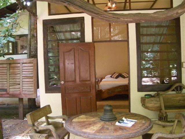 Momchailai Forest Retreat Kanchanaburi City Room photo